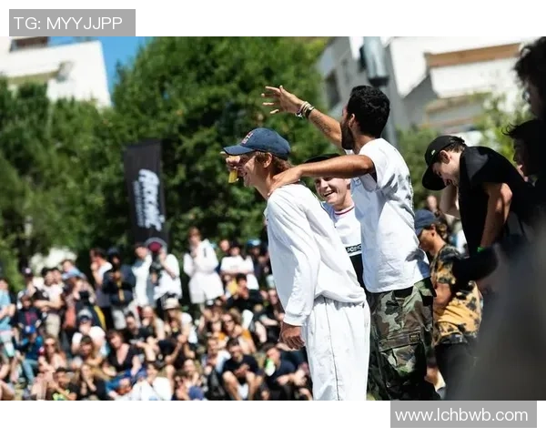 极限运动嘉年华精彩回顾成都街舞队展现非凡状态与激情表演 极限运动嘉年华精彩回顾成都街舞队展现非凡状态与激情表演