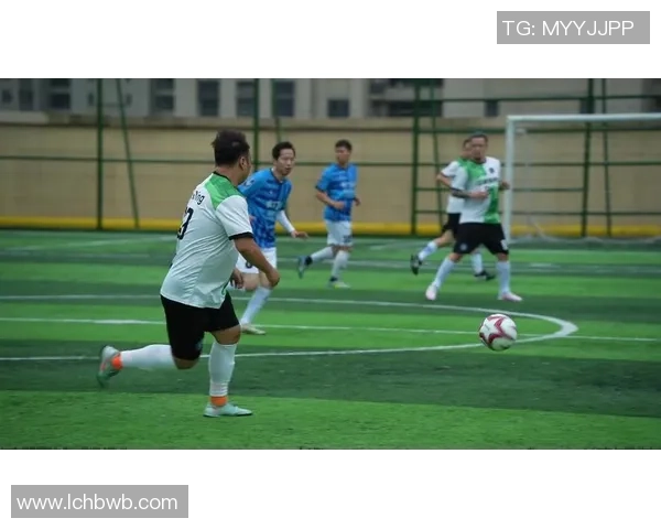 赛后分析:西安足球队与杭州足球队在个人能力上的较量与表现探讨 赛后分析:西安足球队与杭州足球队在个人能力上的较量与表现探讨