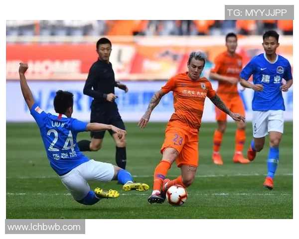 2019年山东鲁能与河南建业激战回顾:精彩瞬间与战术分析 2019年山东鲁能与河南建业激战回顾:精彩瞬间与战术分析