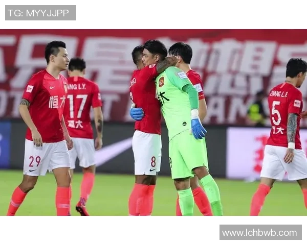 国安与浦项激烈对抗引发场内冲突球迷热议赛场暴力事件